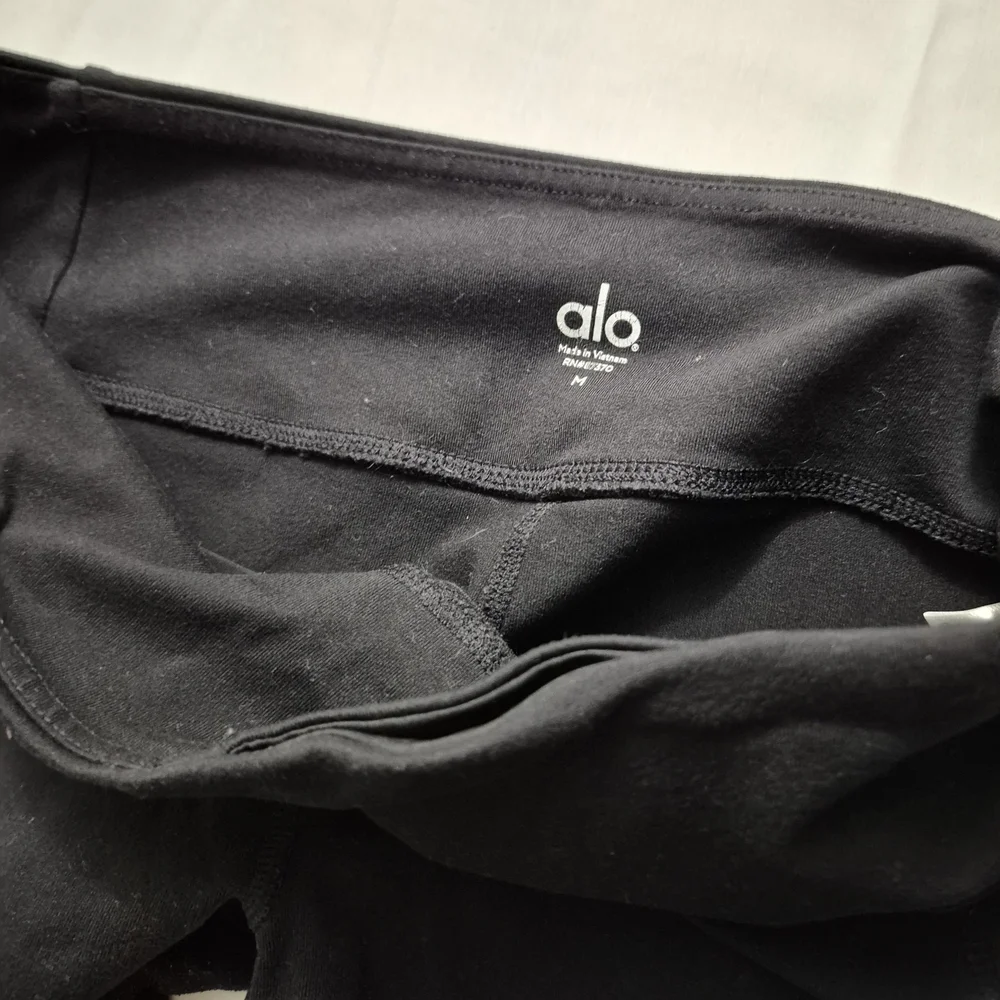 ALO Yoga‎ Moto Black Textured Leggings M